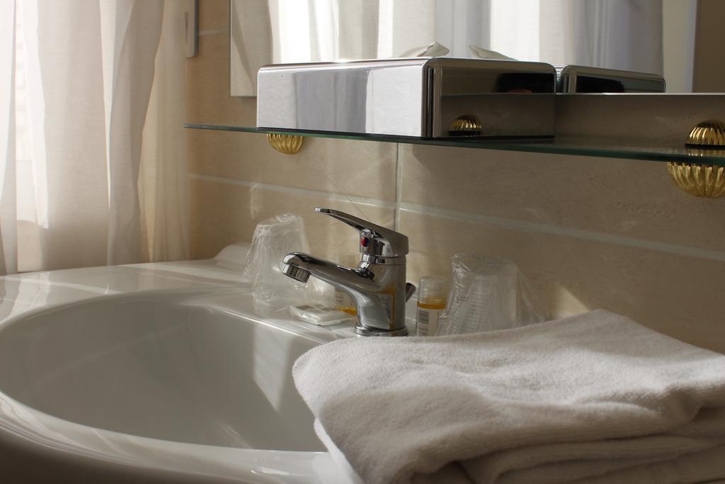 Hotel Rabelais トゥール エクステリア 写真